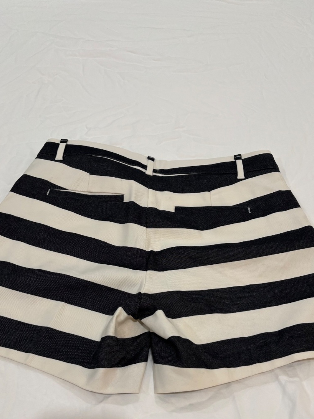 WOMENS BANANA REPUBLIC SHORTS - Picture 4 of 7